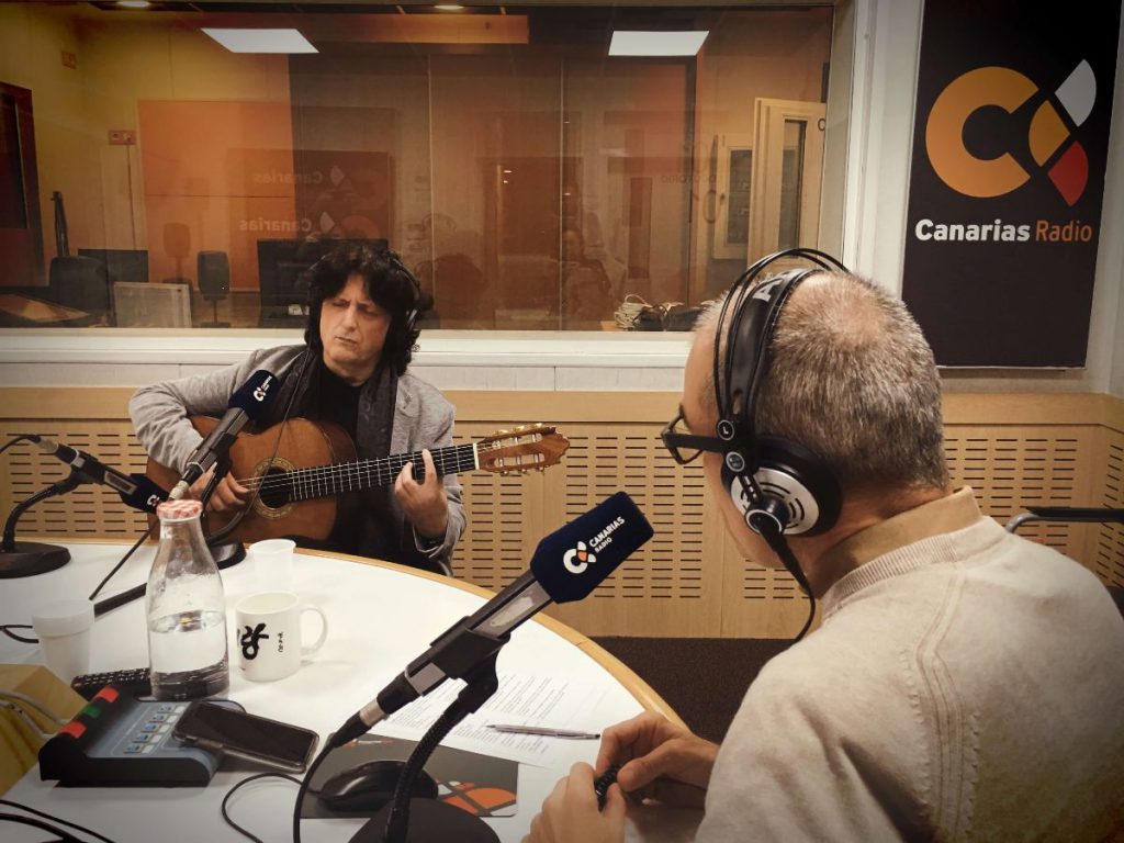 Cañizares atiende una entrevista en Canarias Radio